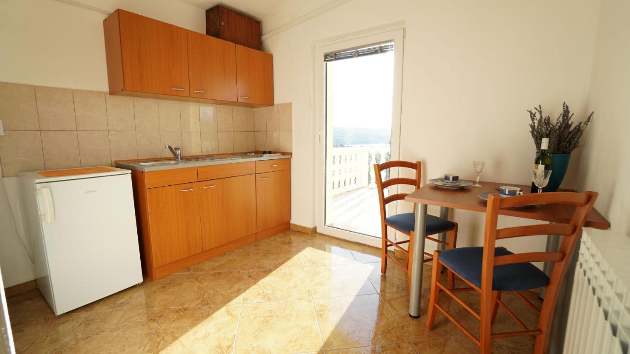 Apartments Kata Ґорні Карин Екстер'єр фото