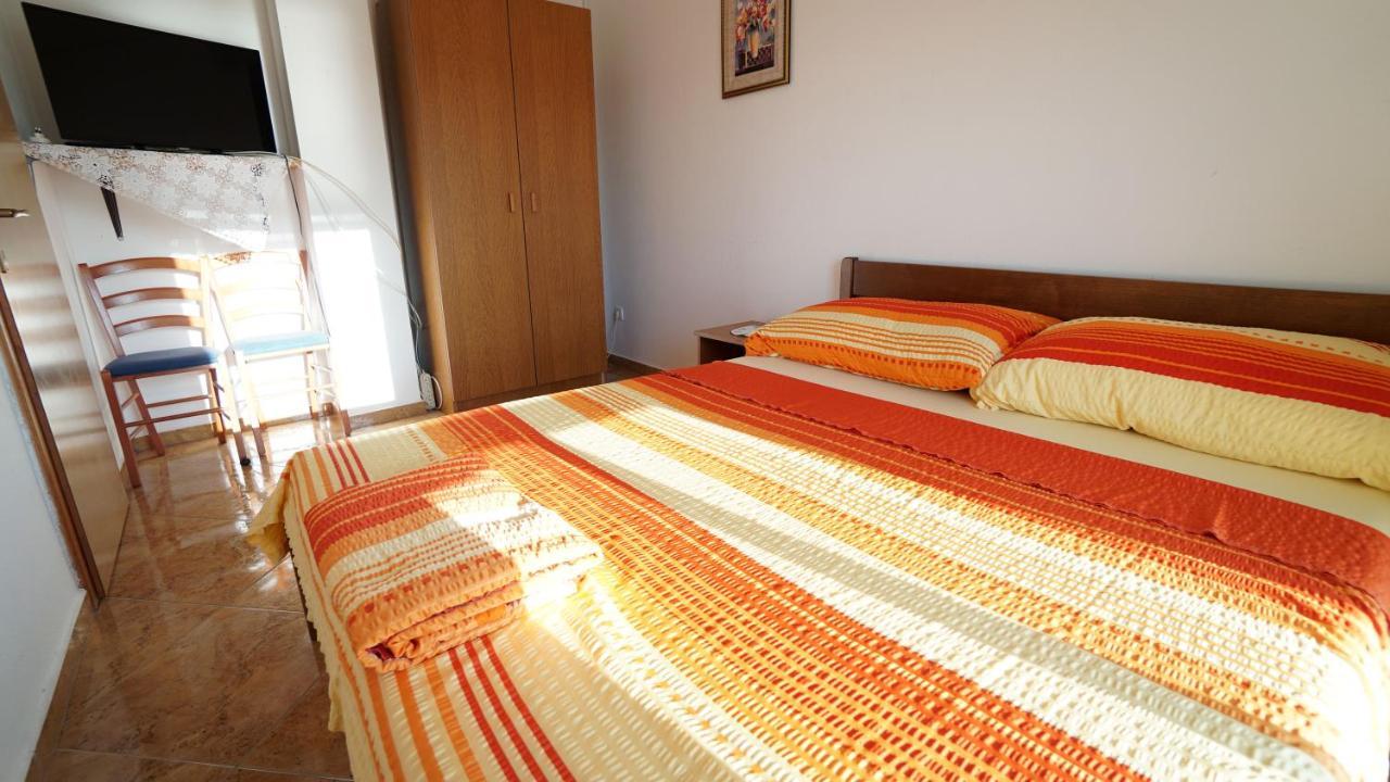 Apartments Kata Ґорні Карин Екстер'єр фото
