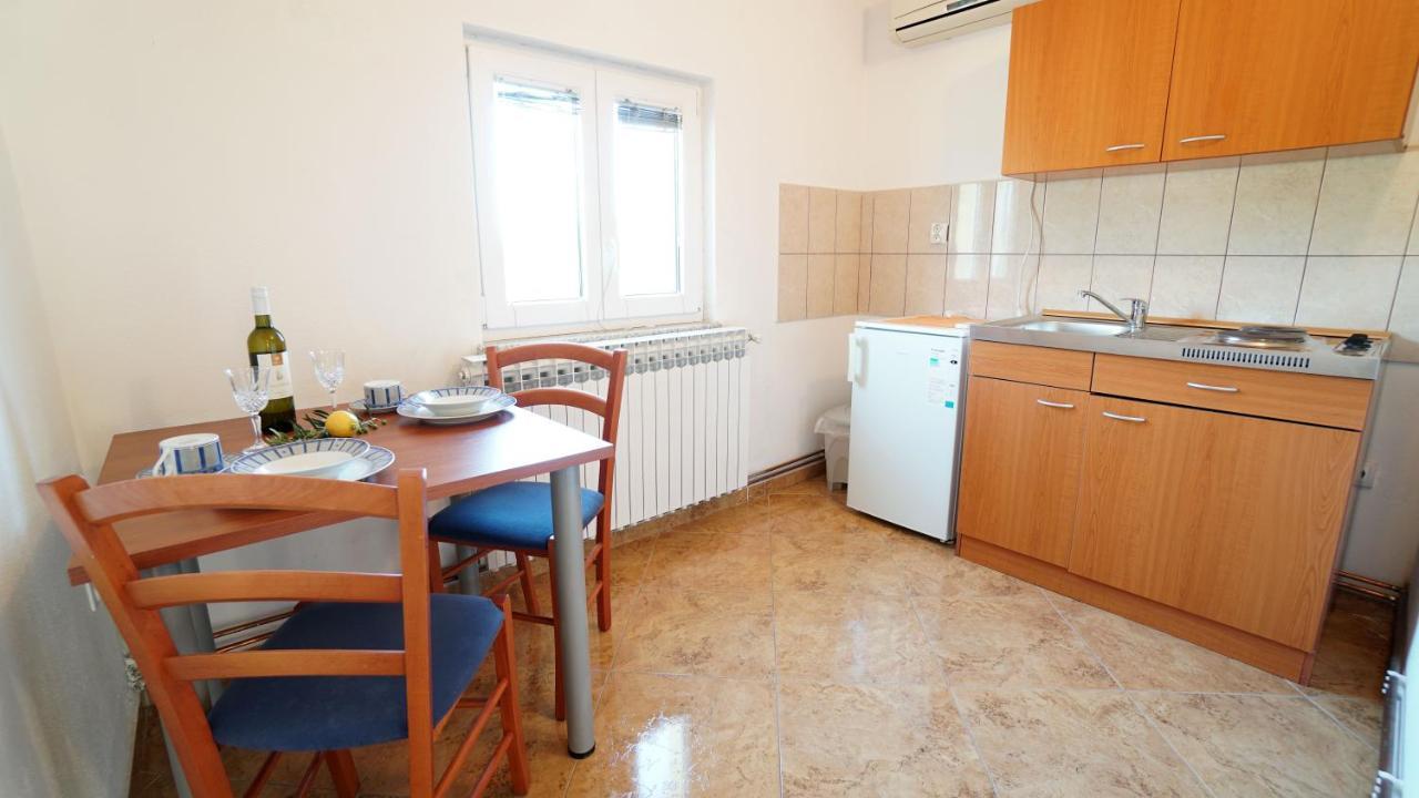 Apartments Kata Ґорні Карин Екстер'єр фото