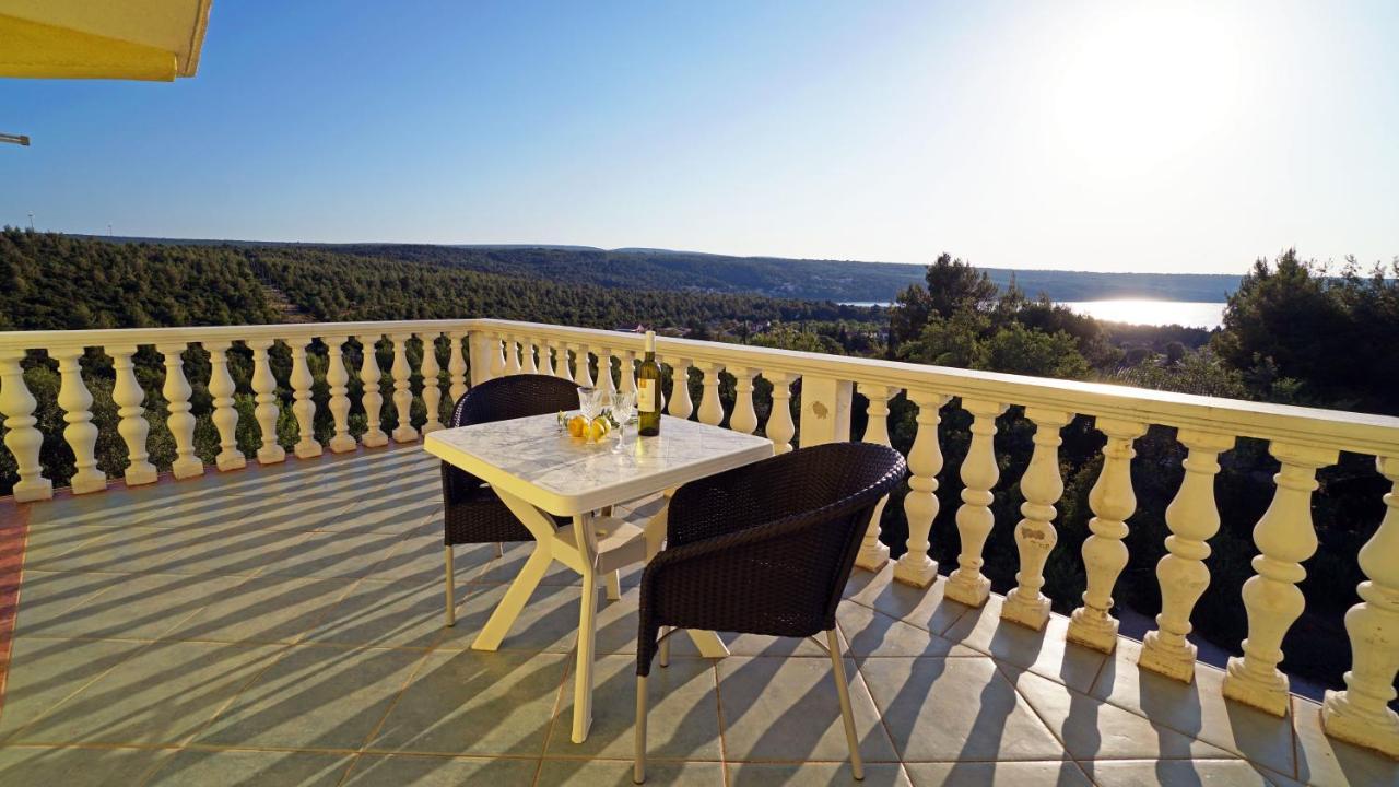 Apartments Kata Ґорні Карин Екстер'єр фото