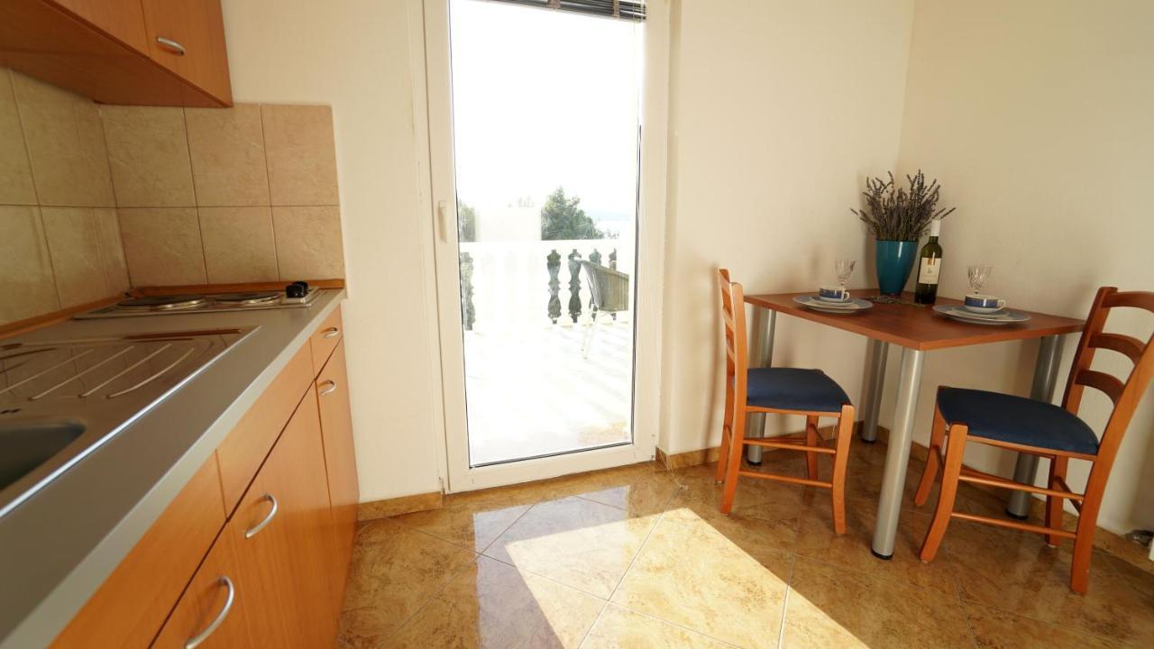 Apartments Kata Ґорні Карин Екстер'єр фото