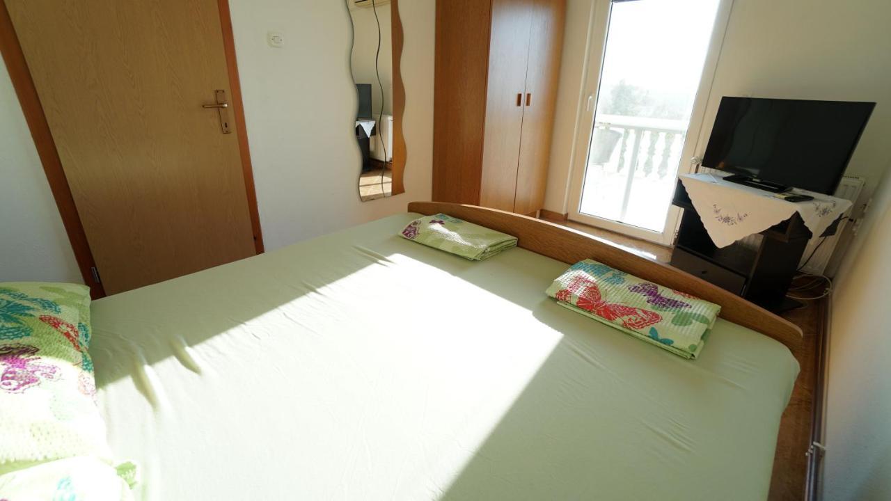 Apartments Kata Ґорні Карин Екстер'єр фото