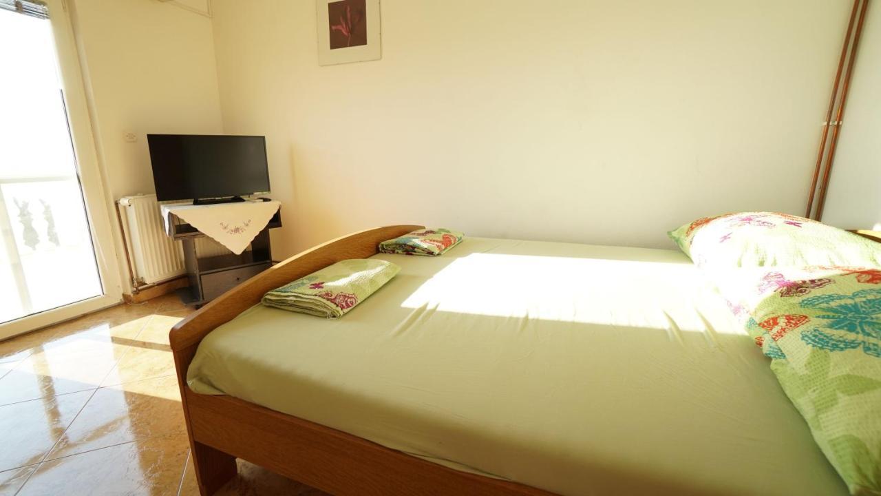 Apartments Kata Ґорні Карин Екстер'єр фото