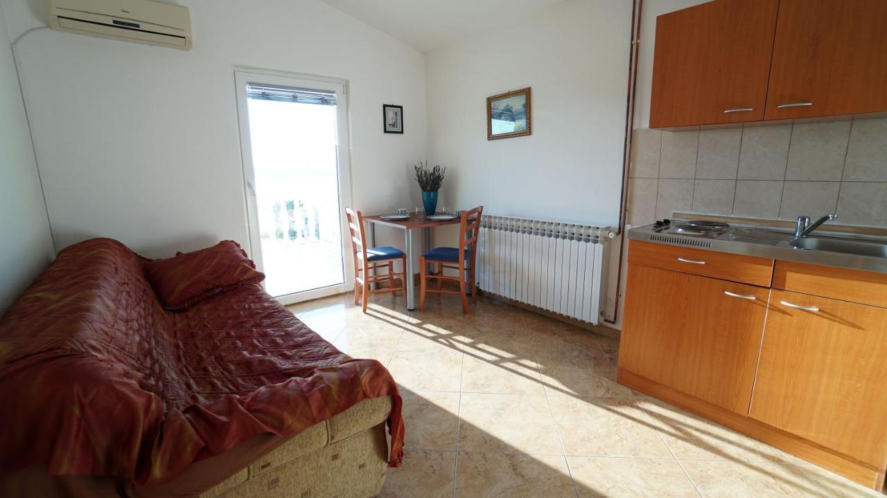 Apartments Kata Ґорні Карин Екстер'єр фото
